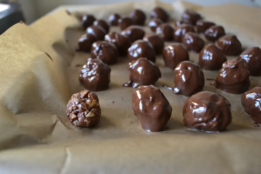 One last Choclate Almond Truffle to dip. Full recipe on BigTasteTinySpace.com