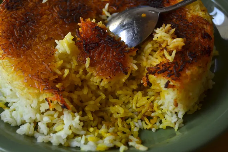 Crack into your crispy paella rice to reveal fluffy rice. Full recipe on BigTasteTinySpace.com