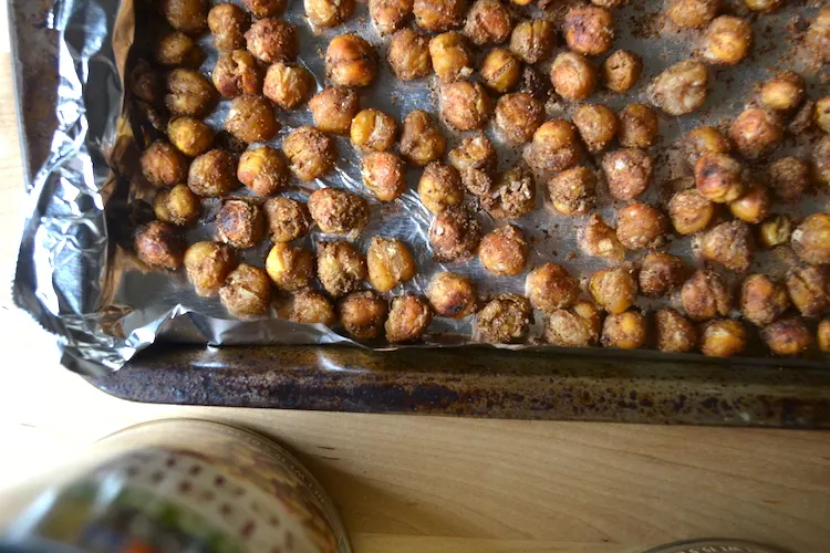 Crispy chickpeas are a salty but healthy snack. Full recipe on BigTasteTinySpace.com