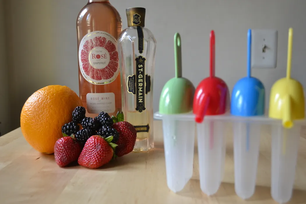 Rose Sangria Popsicles are perfect for a hot summer day. Full recipe on BigTasteTinySpace.com